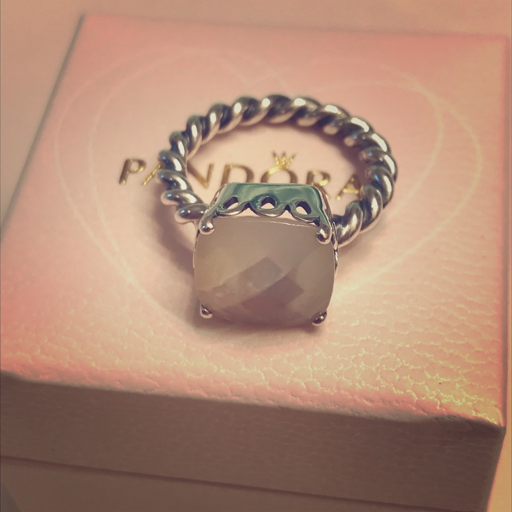 PANDORA Elegant Sincerity Twist  Mother of Pearl